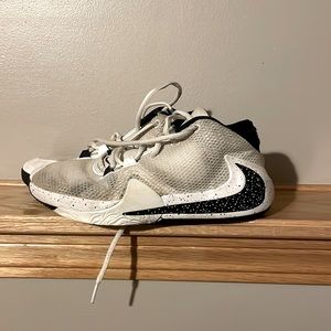Pre-owned Nike Freak ones, used but still in good condition. 7.5 mens